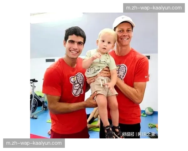 阿尔卡拉斯与辛纳多哈站出海体验捕鱼，四巨头场外互动展现友谊